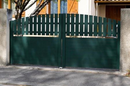 Comment r&eacute;ussir l'installation de vos portails &agrave; CLACY-ET-THIERRET